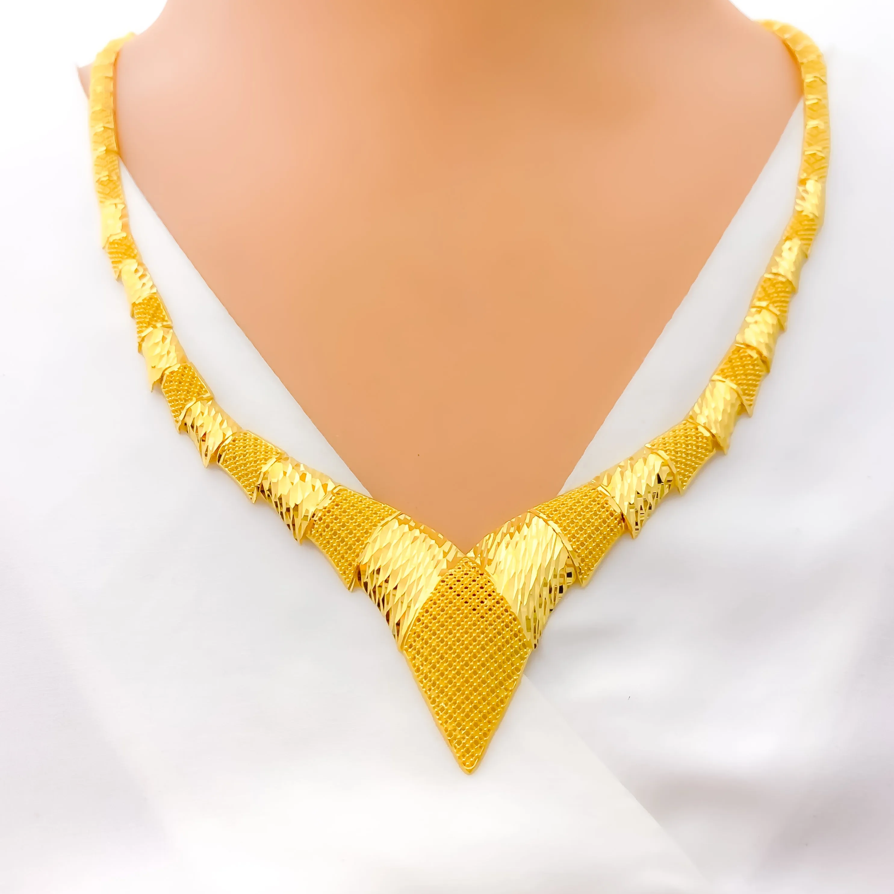 Alternating Dazzling 22K Gold Mesh Necklace Set