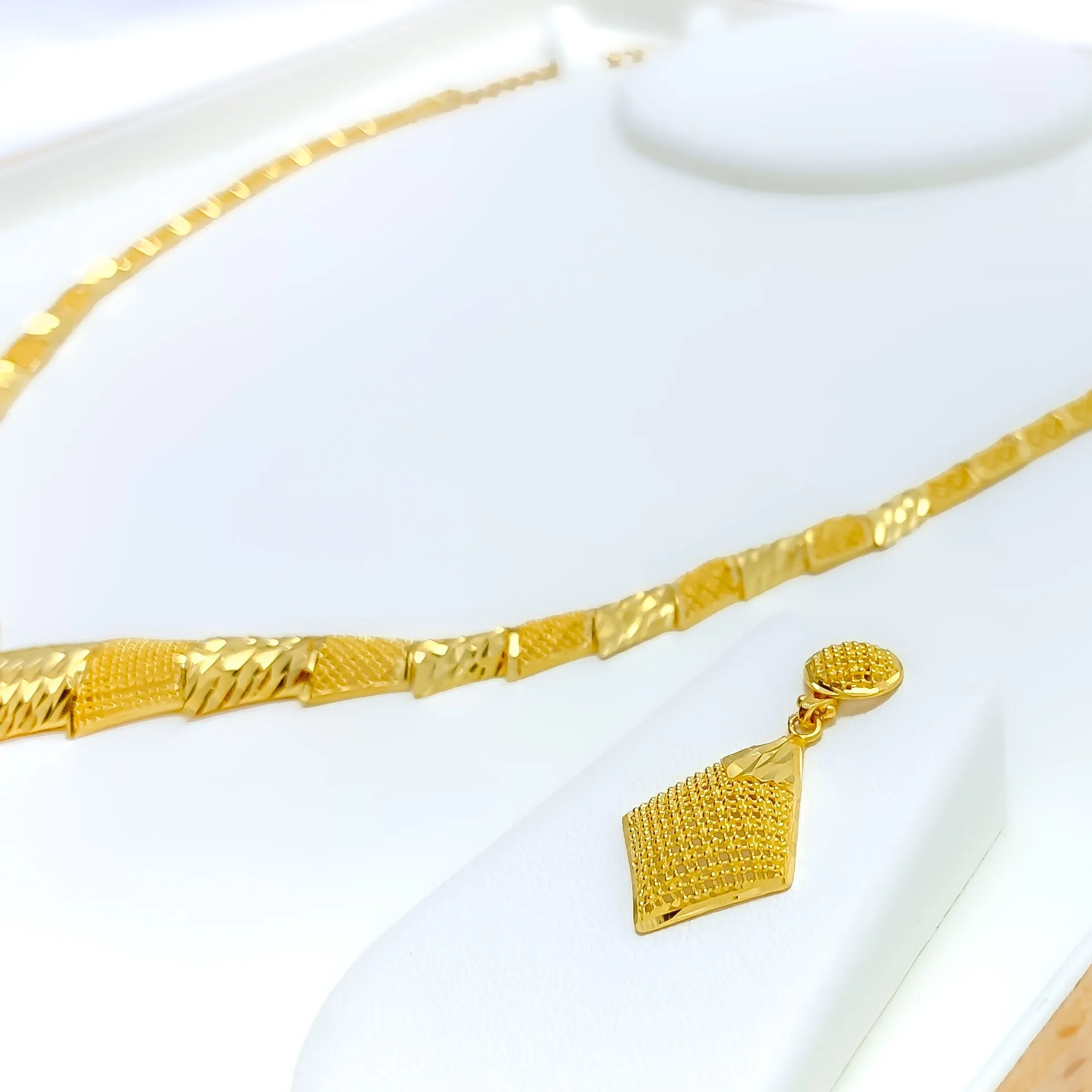 Alternating Dazzling 22K Gold Mesh Necklace Set