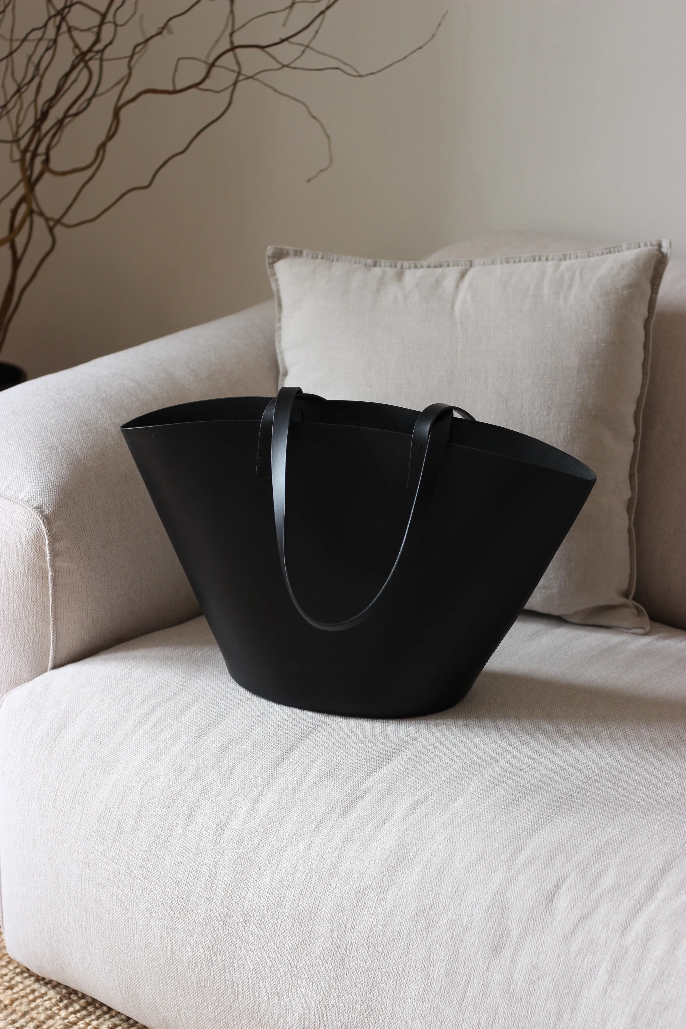 Curve tote bag black