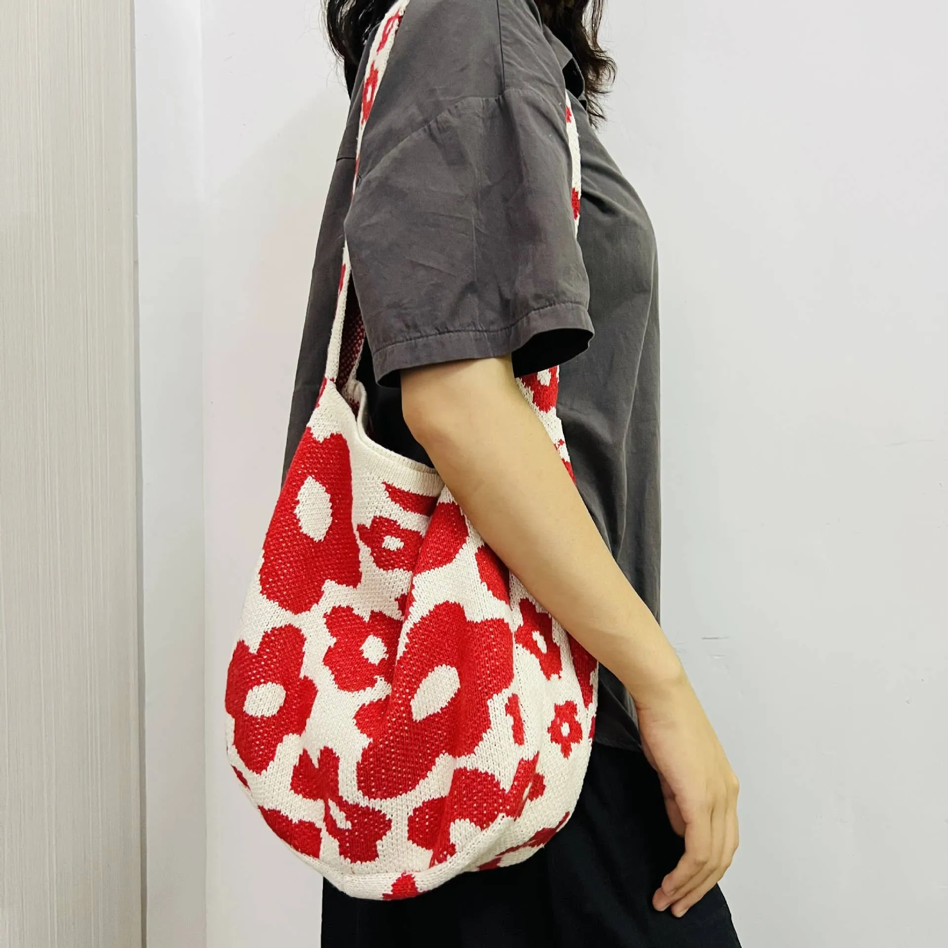 Red Flowers Knitted Single Strap Large Shoulder Tote Bag | 100rylic / One Size  | Handbag