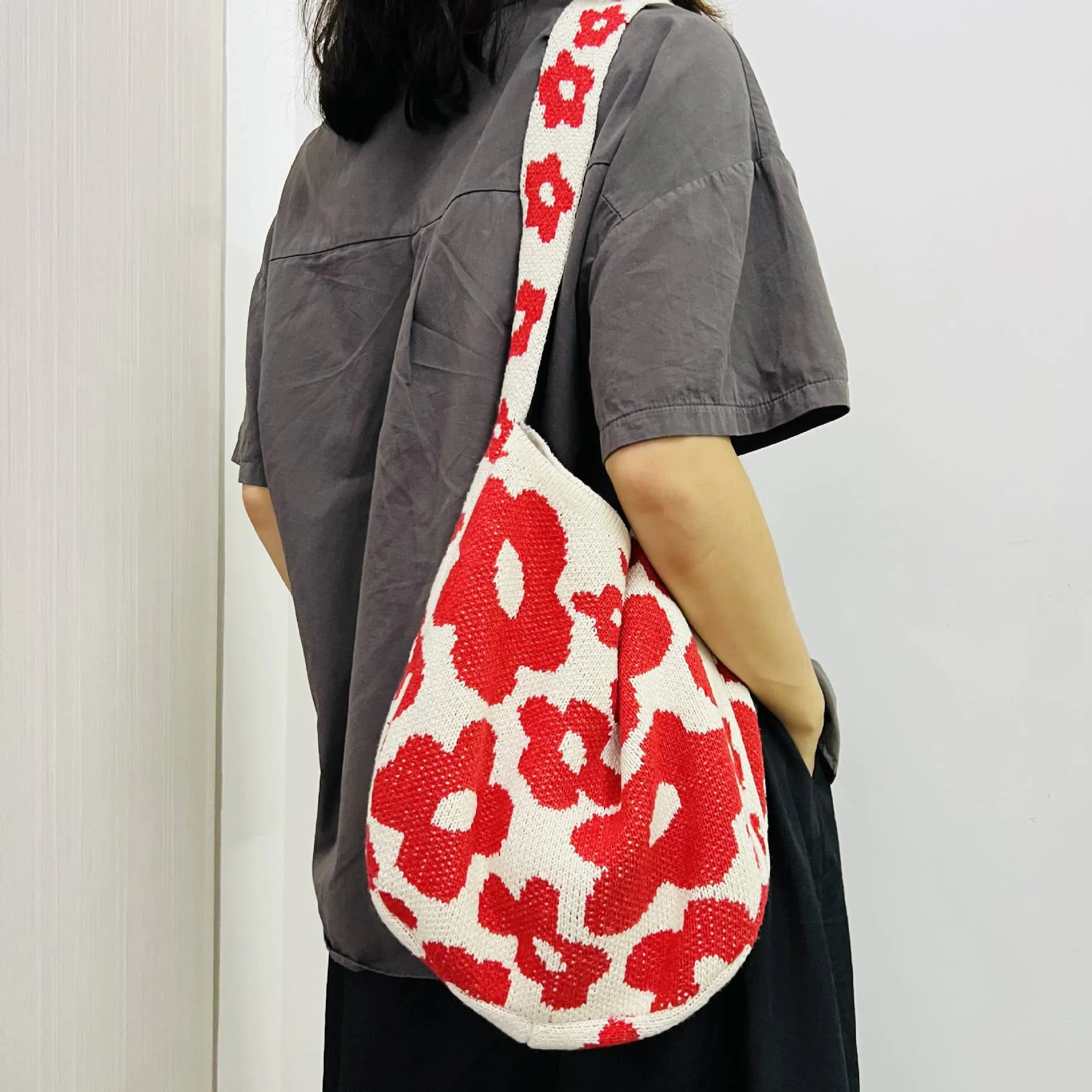 Red Flowers Knitted Single Strap Large Shoulder Tote Bag | 100rylic / One Size  | Handbag